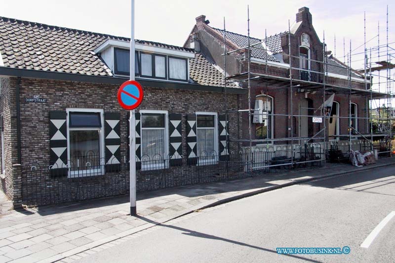 99080909.jpg - DE ZWIJNDRECHTSE KOMBINATIE :H.I.Ambacht:09-08-1999:doprstraat monumentaal pand 152 en 152a ook wel het oude raadhuis van hiamabchtDeze digitale foto blijft eigendom van FOTOPERSBURO BUSINK. Wij hanteren de voorwaarden van het N.V.F. en N.V.J. Gebruik van deze foto impliceert dat u bekend bent  en akkoord gaat met deze voorwaarden bij publicatie.EB/ETIENNE BUSINK