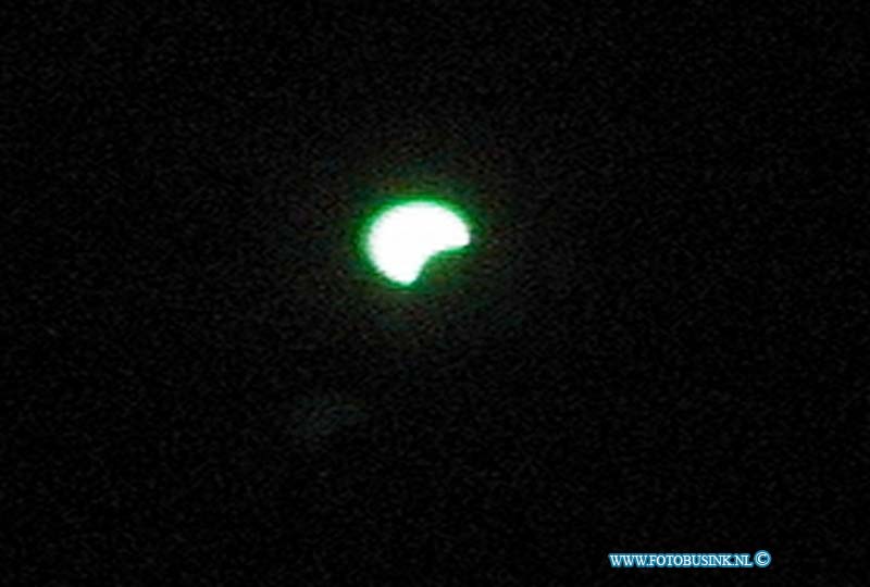 99081103.jpg - DE WOENSDAG :Frankrijk:11-08-1999:de eclips in noord frankrijk in de plaats caxeu .Deze digitale foto blijft eigendom van FOTOPERSBURO BUSINK. Wij hanteren de voorwaarden van het N.V.F. en N.V.J. Gebruik van deze foto impliceert dat u bekend bent  en akkoord gaat met deze voorwaarden bij publicatie.EB/ETIENNE BUSINK