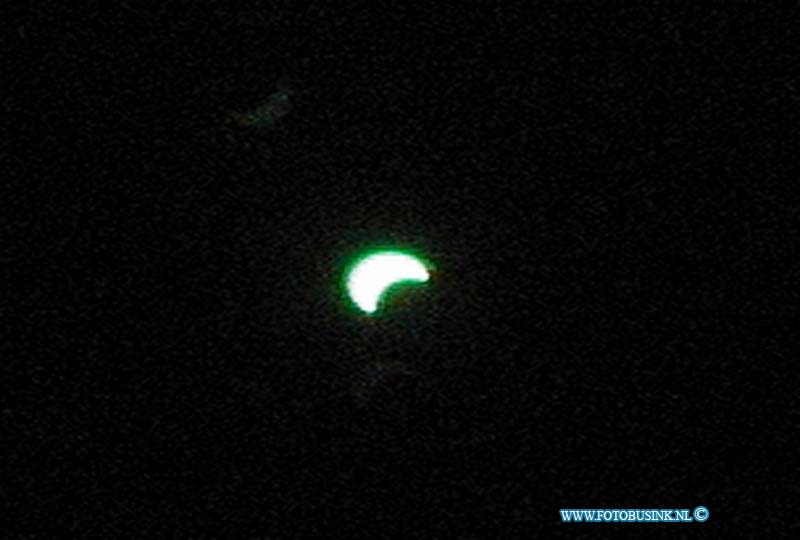 99081104.jpg - DE WOENSDAG :Frankrijk:11-08-1999:de eclips in noord frankrijk in de plaats caxeu .Deze digitale foto blijft eigendom van FOTOPERSBURO BUSINK. Wij hanteren de voorwaarden van het N.V.F. en N.V.J. Gebruik van deze foto impliceert dat u bekend bent  en akkoord gaat met deze voorwaarden bij publicatie.EB/ETIENNE BUSINK