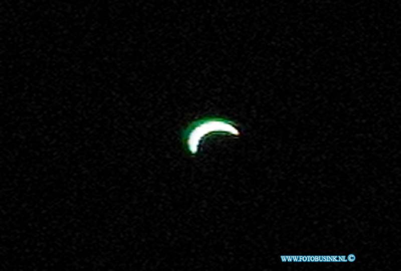 99081105.jpg - DE WOENSDAG :Frankrijk:11-08-1999:de eclips in noord frankrijk in de plaats caxeu .Deze digitale foto blijft eigendom van FOTOPERSBURO BUSINK. Wij hanteren de voorwaarden van het N.V.F. en N.V.J. Gebruik van deze foto impliceert dat u bekend bent  en akkoord gaat met deze voorwaarden bij publicatie.EB/ETIENNE BUSINK