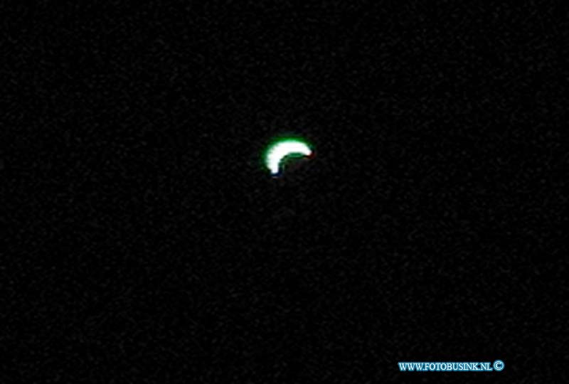 99081106.jpg - DE WOENSDAG :Frankrijk:11-08-1999:de eclips in noord frankrijk in de plaats caxeu .Deze digitale foto blijft eigendom van FOTOPERSBURO BUSINK. Wij hanteren de voorwaarden van het N.V.F. en N.V.J. Gebruik van deze foto impliceert dat u bekend bent  en akkoord gaat met deze voorwaarden bij publicatie.EB/ETIENNE BUSINK