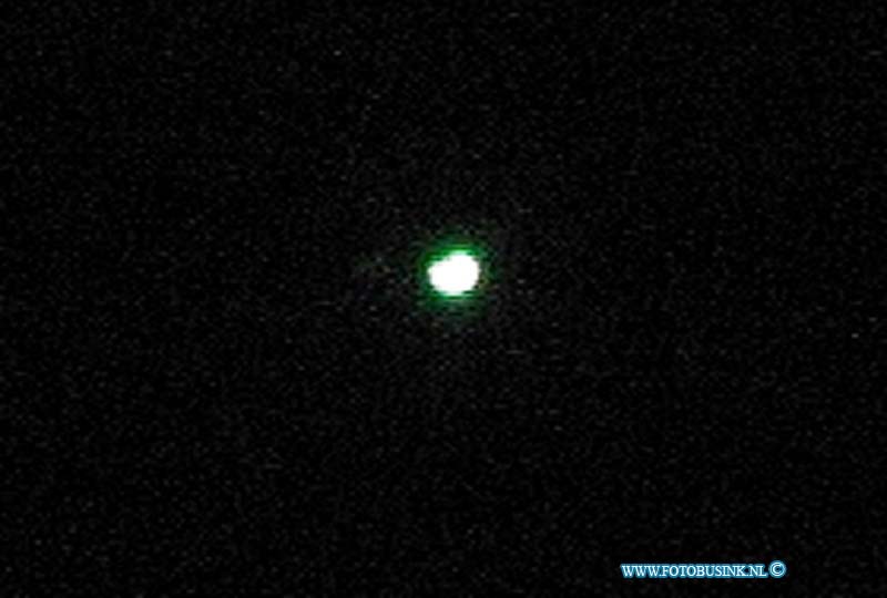 99081110.jpg - DE WOENSDAG :Frankrijk:11-08-1999:de eclips in noord frankrijk in de plaats caxeu .Deze digitale foto blijft eigendom van FOTOPERSBURO BUSINK. Wij hanteren de voorwaarden van het N.V.F. en N.V.J. Gebruik van deze foto impliceert dat u bekend bent  en akkoord gaat met deze voorwaarden bij publicatie.EB/ETIENNE BUSINK