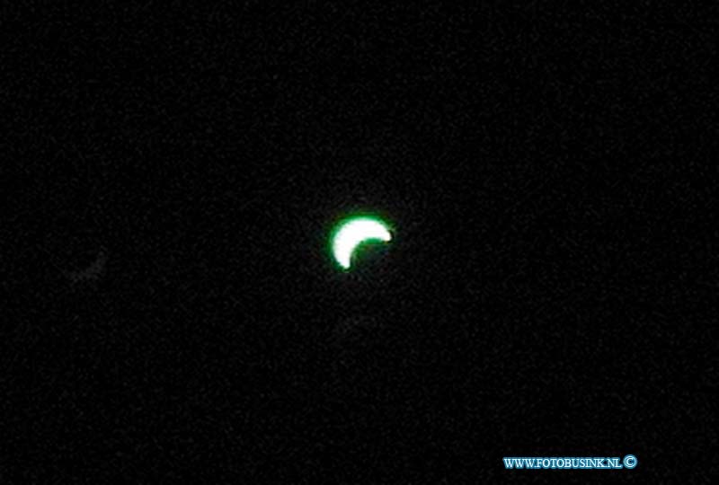 99081111.jpg - DE WOENSDAG :Frankrijk:11-08-1999:de eclips in noord frankrijk in de plaats caxeu .Deze digitale foto blijft eigendom van FOTOPERSBURO BUSINK. Wij hanteren de voorwaarden van het N.V.F. en N.V.J. Gebruik van deze foto impliceert dat u bekend bent  en akkoord gaat met deze voorwaarden bij publicatie.EB/ETIENNE BUSINK