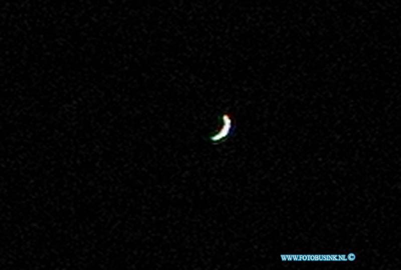 99081114.jpg - DE WOENSDAG :Frankrijk:11-08-1999:de eclips in noord frankrijk in de plaats caxeu .Deze digitale foto blijft eigendom van FOTOPERSBURO BUSINK. Wij hanteren de voorwaarden van het N.V.F. en N.V.J. Gebruik van deze foto impliceert dat u bekend bent  en akkoord gaat met deze voorwaarden bij publicatie.EB/ETIENNE BUSINK