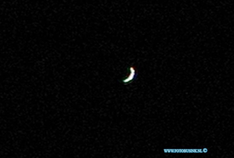 99081114.jpg - DE WOENSDAG :Frankrijk:11-08-1999:de eclips in noord frankrijk in de plaats caxeu .Deze digitale foto blijft eigendom van FOTOPERSBURO BUSINK. Wij hanteren de voorwaarden van het N.V.F. en N.V.J. Gebruik van deze foto impliceert dat u bekend bent  en akkoord gaat met deze voorwaarden bij publicatie.EB/ETIENNE BUSINK