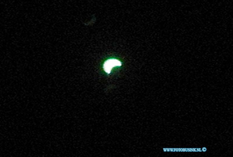 99081119.jpg - DE WOENSDAG :Frankrijk:11-08-1999:de eclips in noord frankrijk in de plaats caxeu .Deze digitale foto blijft eigendom van FOTOPERSBURO BUSINK. Wij hanteren de voorwaarden van het N.V.F. en N.V.J. Gebruik van deze foto impliceert dat u bekend bent  en akkoord gaat met deze voorwaarden bij publicatie.EB/ETIENNE BUSINK