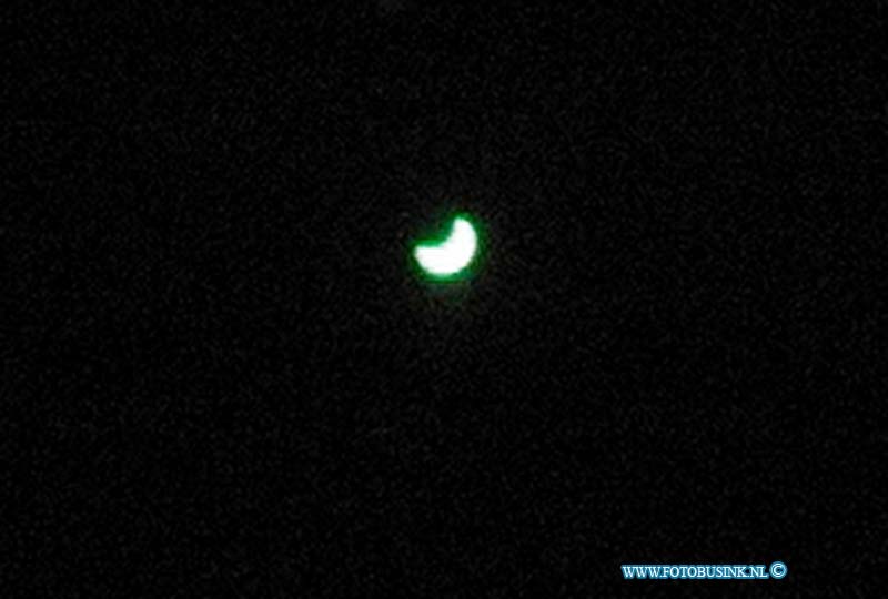 99081121.jpg - DE WOENSDAG :Frankrijk:11-08-1999:de eclips in noord frankrijk in de plaats caxeu .Deze digitale foto blijft eigendom van FOTOPERSBURO BUSINK. Wij hanteren de voorwaarden van het N.V.F. en N.V.J. Gebruik van deze foto impliceert dat u bekend bent  en akkoord gaat met deze voorwaarden bij publicatie.EB/ETIENNE BUSINK