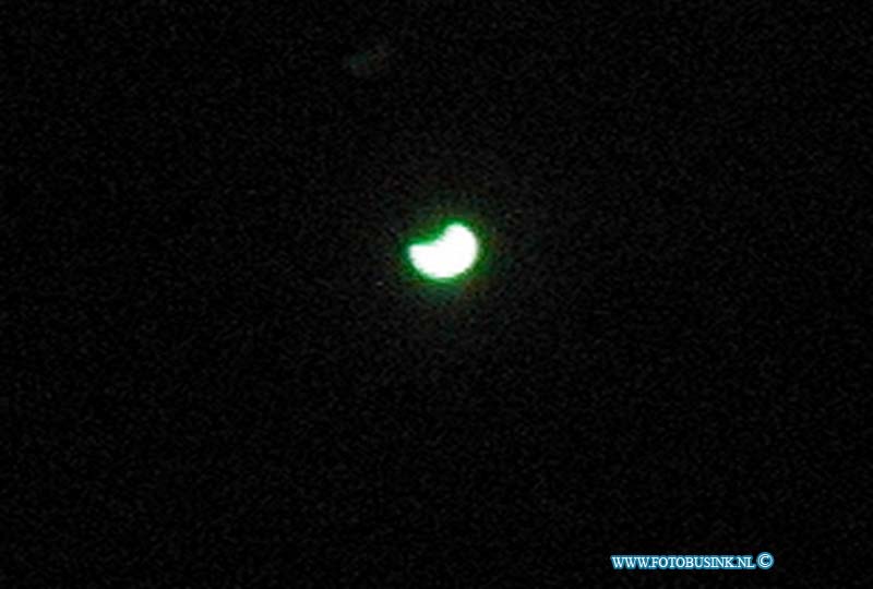 99081122.jpg - DE WOENSDAG :Frankrijk:11-08-1999:de eclips in noord frankrijk in de plaats caxeu .Deze digitale foto blijft eigendom van FOTOPERSBURO BUSINK. Wij hanteren de voorwaarden van het N.V.F. en N.V.J. Gebruik van deze foto impliceert dat u bekend bent  en akkoord gaat met deze voorwaarden bij publicatie.EB/ETIENNE BUSINK