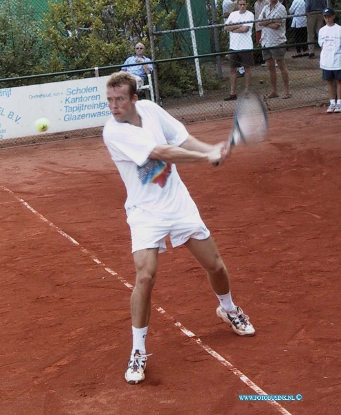 99082907.jpg - DE DORDTENAAR SPORT :Barrendrecht:29-08-1999: bij tennispark thvb ziedewij fhinales drechtsteden circuit master tennisDeze digitale foto blijft eigendom van FOTOPERSBURO BUSINK. Wij hanteren de voorwaarden van het N.V.F. en N.V.J. Gebruik van deze foto impliceert dat u bekend bent  en akkoord gaat met deze voorwaarden bij publicatie.EB/ETIENNE BUSINK