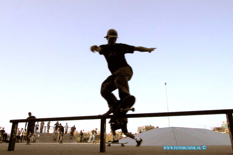 99090401.jpg - DE DORDTENAAR :Dordrecht:04-09-1999:dorste skate park dokweg kampioenschapen skatenDeze digitale foto blijft eigendom van FOTOPERSBURO BUSINK. Wij hanteren de voorwaarden van het N.V.F. en N.V.J. Gebruik van deze foto impliceert dat u bekend bent  en akkoord gaat met deze voorwaarden bij publicatie.EB/ETIENNE BUSINK