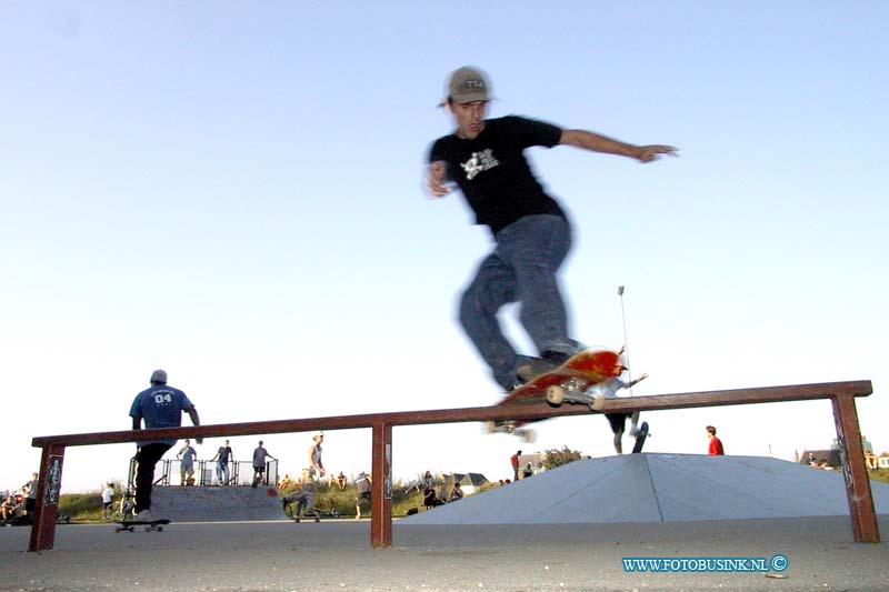 99090402.jpg - DE DORDTENAAR :Dordrecht:04-09-1999:dorste skate park dokweg kampioenschapen skatenDeze digitale foto blijft eigendom van FOTOPERSBURO BUSINK. Wij hanteren de voorwaarden van het N.V.F. en N.V.J. Gebruik van deze foto impliceert dat u bekend bent  en akkoord gaat met deze voorwaarden bij publicatie.EB/ETIENNE BUSINK