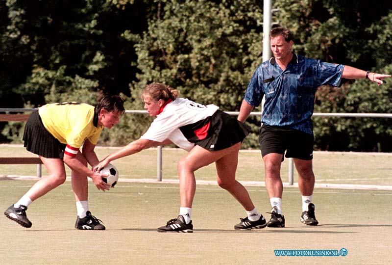 99090504.jpg - DE DORDTENAAR SPORT :Dordrecht:05-09-1999: sportpark gravensingel wedstrijdplaat sporting delta -alo korfbalDeze digitale foto blijft eigendom van FOTOPERSBURO BUSINK. Wij hanteren de voorwaarden van het N.V.F. en N.V.J. Gebruik van deze foto impliceert dat u bekend bent  en akkoord gaat met deze voorwaarden bij publicatie.EB/ETIENNE BUSINK