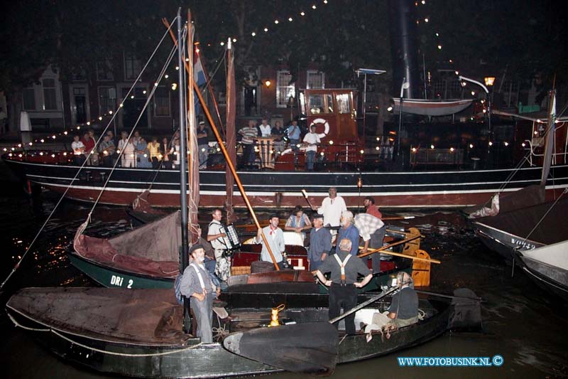 99091001.jpg - DE DORDTENAAR :Dordrecht:10-09-1999:start van dordt monumenteel in de wolwevershaven en kuipers haven met de horror nachtDeze digitale foto blijft eigendom van FOTOPERSBURO BUSINK. Wij hanteren de voorwaarden van het N.V.F. en N.V.J. Gebruik van deze foto impliceert dat u bekend bent  en akkoord gaat met deze voorwaarden bij publicatie.EB/ETIENNE BUSINK