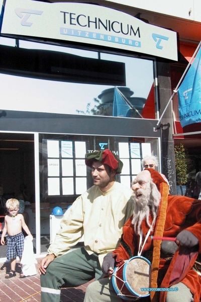 99091118.jpg - DE STEM VAN DORDT :Dordrecht:11-09-1999:uitzendburo technicum doet ook mee aan de spuiboulevard met dordt monumenteelDeze digitale foto blijft eigendom van FOTOPERSBURO BUSINK. Wij hanteren de voorwaarden van het N.V.F. en N.V.J. Gebruik van deze foto impliceert dat u bekend bent  en akkoord gaat met deze voorwaarden bij publicatie.EB/ETIENNE BUSINK