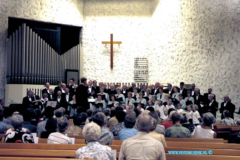 99091132.jpg - DE KLAROEN :alblasserdam:11-09-1999:optreden van het alblasserdams christelijk mannen koor in de havenkerk aan de iepenlaanDeze digitale foto blijft eigendom van FOTOPERSBURO BUSINK. Wij hanteren de voorwaarden van het N.V.F. en N.V.J. Gebruik van deze foto impliceert dat u bekend bent  en akkoord gaat met deze voorwaarden bij publicatie.EB/ETIENNE BUSINK