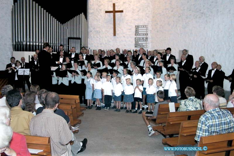 99091133.jpg - DE KLAROEN :alblasserdam:11-09-1999:optreden van het alblasserdams christelijk mannen koor in de havenkerk aan de iepenlaanDeze digitale foto blijft eigendom van FOTOPERSBURO BUSINK. Wij hanteren de voorwaarden van het N.V.F. en N.V.J. Gebruik van deze foto impliceert dat u bekend bent  en akkoord gaat met deze voorwaarden bij publicatie.EB/ETIENNE BUSINK