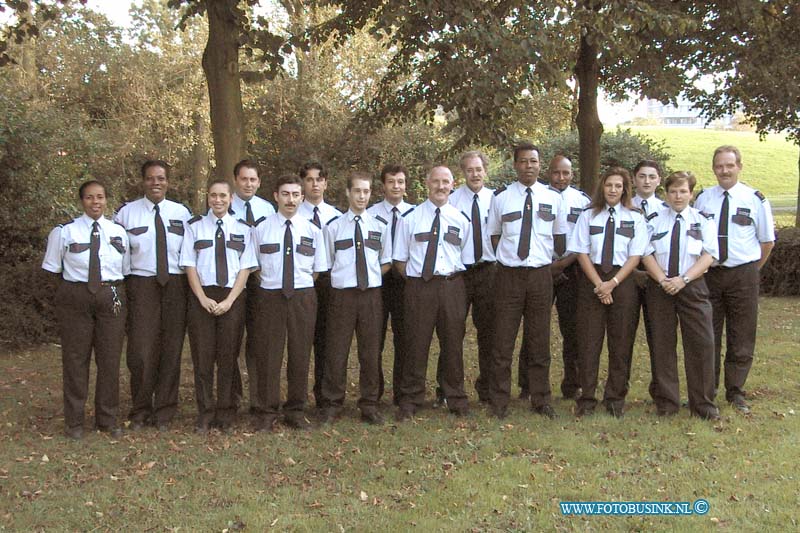 99091607.jpg - DE STEM VAN DORDT :Dordrecht:16-09-1999:trompweg instalatie uitrijking diploma's stadswachten gebouw oude wielborgDeze digitale foto blijft eigendom van FOTOPERSBURO BUSINK. Wij hanteren de voorwaarden van het N.V.F. en N.V.J. Gebruik van deze foto impliceert dat u bekend bent  en akkoord gaat met deze voorwaarden bij publicatie.EB/ETIENNE BUSINK