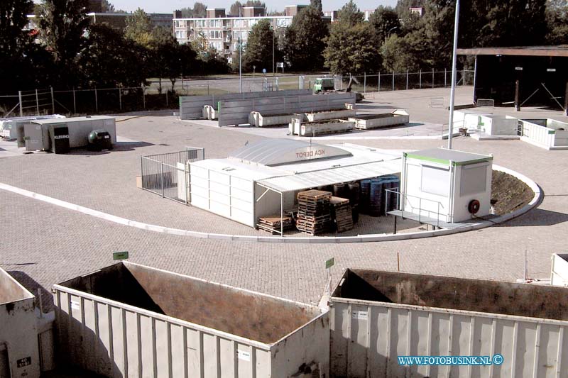 99091619.jpg - NETWERK/STADSVERVOER :Dordrecht:16-09-1999:baanhoekweg afval breng station met hoog werker overzichts foto Deze digitale foto blijft eigendom van FOTOPERSBURO BUSINK. Wij hanteren de voorwaarden van het N.V.F. en N.V.J. Gebruik van deze foto impliceert dat u bekend bent  en akkoord gaat met deze voorwaarden bij publicatie.EB/ETIENNE BUSINK