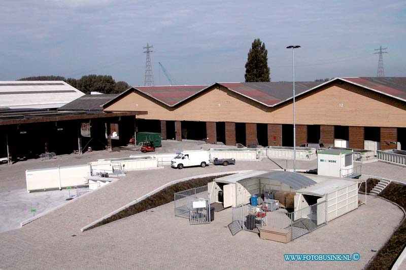 99091620.jpg - NETWERK/STADSVERVOER :Dordrecht:16-09-1999:baanhoekweg afval breng station met hoog werker overzichts foto Deze digitale foto blijft eigendom van FOTOPERSBURO BUSINK. Wij hanteren de voorwaarden van het N.V.F. en N.V.J. Gebruik van deze foto impliceert dat u bekend bent  en akkoord gaat met deze voorwaarden bij publicatie.EB/ETIENNE BUSINK