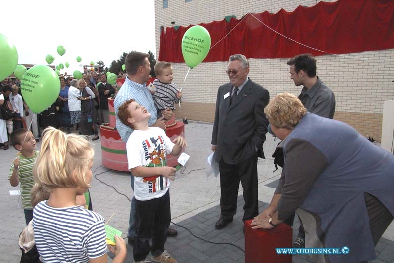 99091704.jpg - DE DORDTENAAR :Dordrecht:17-09-1999:officele opening kindercentrum groenland door minister erika terpstraat chicomensdesring 817Deze digitale foto blijft eigendom van FOTOPERSBURO BUSINK. Wij hanteren de voorwaarden van het N.V.F. en N.V.J. Gebruik van deze foto impliceert dat u bekend bent  en akkoord gaat met deze voorwaarden bij publicatie.EB/ETIENNE BUSINK