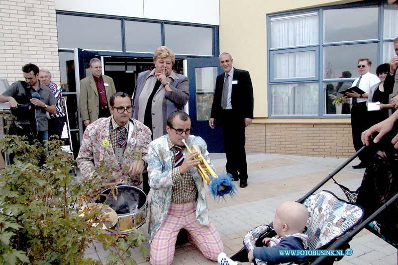 99091705.jpg - DE STEM VAN DORDT :Dordrecht:17-09-1999:officele opening kindercentrum groenland door minister erika terpstraat chicomensdesring 817Deze digitale foto blijft eigendom van FOTOPERSBURO BUSINK. Wij hanteren de voorwaarden van het N.V.F. en N.V.J. Gebruik van deze foto impliceert dat u bekend bent  en akkoord gaat met deze voorwaarden bij publicatie.EB/ETIENNE BUSINK