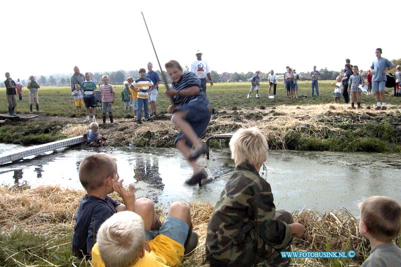 99091808.jpg - WLTO/WESTWEEK : nieuwe lekkerland:18-09-1999:kaas boederij fam meerkerk lekdijk 81 t/h witte water toren opendagen foto polder sport Deze digitale foto blijft eigendom van FOTOPERSBURO BUSINK. Wij hanteren de voorwaarden van het N.V.F. en N.V.J. Gebruik van deze foto impliceert dat u bekend bent  en akkoord gaat met deze voorwaarden bij publicatie.EB/ETIENNE BUSINK