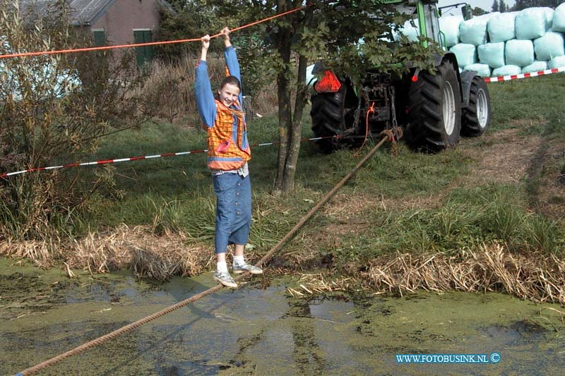 99091810.jpg - WLTO/WESTWEEK : nieuwe lekkerland:18-09-1999:kaas boederij fam meerkerk lekdijk 81 t/h witte water toren opendagen foto polder sport Deze digitale foto blijft eigendom van FOTOPERSBURO BUSINK. Wij hanteren de voorwaarden van het N.V.F. en N.V.J. Gebruik van deze foto impliceert dat u bekend bent  en akkoord gaat met deze voorwaarden bij publicatie.EB/ETIENNE BUSINK