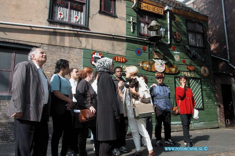 99092303.jpg - DE DORDTENAAR :Dordrecht:23-09-1999:de stichting bres blekersdijk 16 dordt wandeltocht voor nieuwe komers.buitelaners dusDeze digitale foto blijft eigendom van FOTOPERSBURO BUSINK. Wij hanteren de voorwaarden van het N.V.F. en N.V.J. Gebruik van deze foto impliceert dat u bekend bent  en akkoord gaat met deze voorwaarden bij publicatie.EB/ETIENNE BUSINK