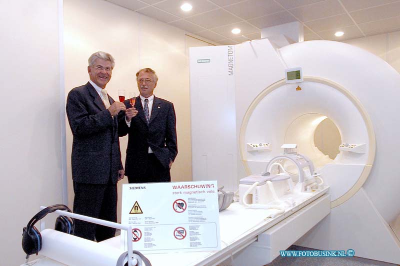 99092307.jpg - DE DORDTENAAR :Gorinchem:23-09-1999:beatrix ziekenhuis te gorinchem neemt mri/ct scan ingebruikDeze digitale foto blijft eigendom van FOTOPERSBURO BUSINK. Wij hanteren de voorwaarden van het N.V.F. en N.V.J. Gebruik van deze foto impliceert dat u bekend bent  en akkoord gaat met deze voorwaarden bij publicatie.EB/ETIENNE BUSINK