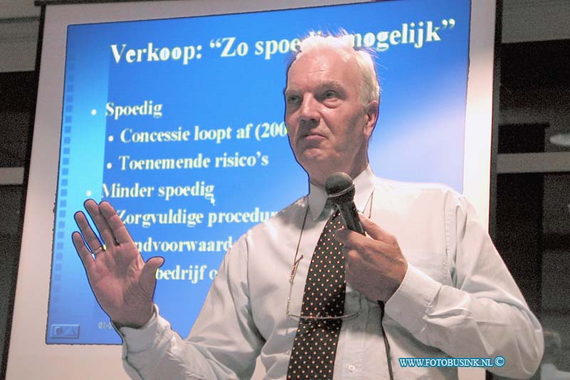 99092316.jpg - NETWERK/STADSVERVOER :Dordrecht:23-09-1999:interim managerpeter schuringa prenteert zijn plannen voor de toekomst van stadsvervoerDeze digitale foto blijft eigendom van FOTOPERSBURO BUSINK. Wij hanteren de voorwaarden van het N.V.F. en N.V.J. Gebruik van deze foto impliceert dat u bekend bent  en akkoord gaat met deze voorwaarden bij publicatie.EB/ETIENNE BUSINK