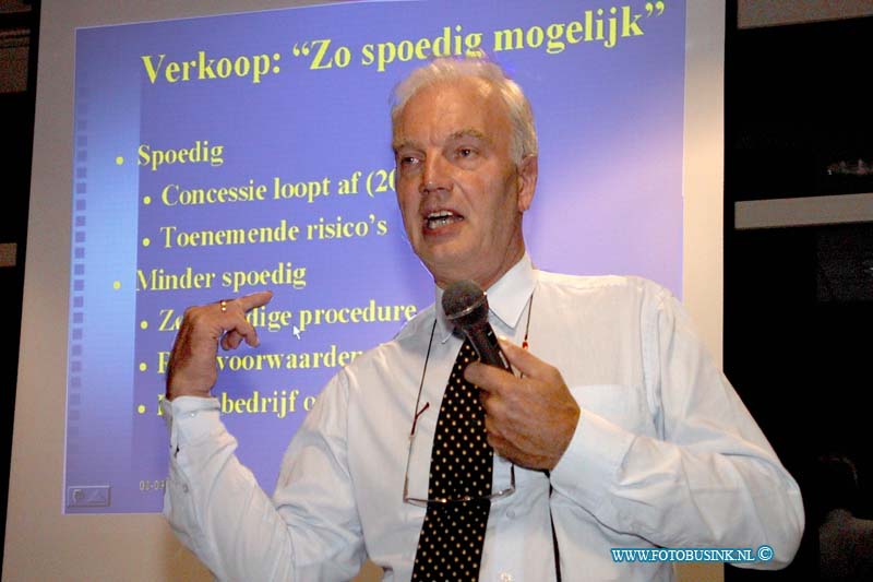 99092320.jpg - NETWERK/STADSVERVOER :Dordrecht:23-09-1999:interim managerpeter schuringa prenteert zijn plannen voor de toekomst van stadsvervoerDeze digitale foto blijft eigendom van FOTOPERSBURO BUSINK. Wij hanteren de voorwaarden van het N.V.F. en N.V.J. Gebruik van deze foto impliceert dat u bekend bent  en akkoord gaat met deze voorwaarden bij publicatie.EB/ETIENNE BUSINK