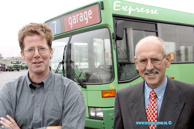 99092710.jpg - NETWERK/STADSVERVOER :Dordrecht:27-09-1999:baanbrekker van dhr hendrik bouwknegt en jan laterveer nieuwe leden van het manegementteam baanhoekweg Deze digitale foto blijft eigendom van FOTOPERSBURO BUSINK. Wij hanteren de voorwaarden van het N.V.F. en N.V.J. Gebruik van deze foto impliceert dat u bekend bent  en akkoord gaat met deze voorwaarden bij publicatie.EB/ETIENNE BUSINK