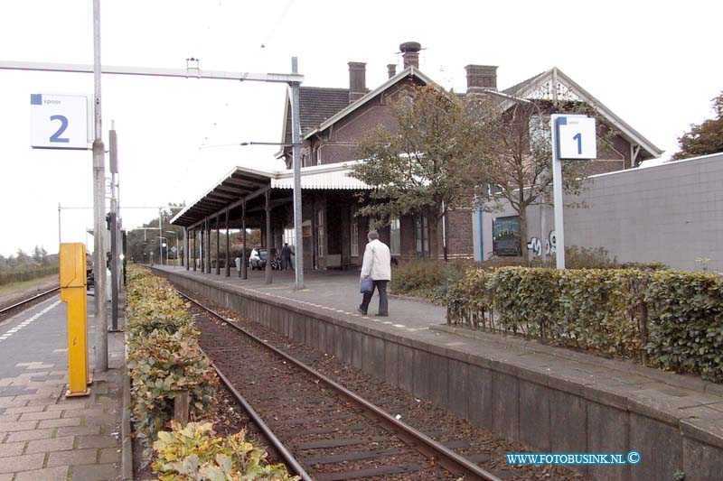 99092901.jpg - DE DORDTENAAR :Sliedrecht:29-09-1999:station sliedrecht mogelijk in lijst monumentenDeze digitale foto blijft eigendom van FOTOPERSBURO BUSINK. Wij hanteren de voorwaarden van het N.V.F. en N.V.J. Gebruik van deze foto impliceert dat u bekend bent  en akkoord gaat met deze voorwaarden bij publicatie.EB/ETIENNE BUSINK