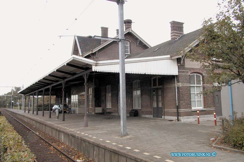 99092903.jpg - DE DORDTENAAR :Sliedrecht:29-09-1999:station sliedrecht mogelijk in lijst monumentenDeze digitale foto blijft eigendom van FOTOPERSBURO BUSINK. Wij hanteren de voorwaarden van het N.V.F. en N.V.J. Gebruik van deze foto impliceert dat u bekend bent  en akkoord gaat met deze voorwaarden bij publicatie.EB/ETIENNE BUSINK