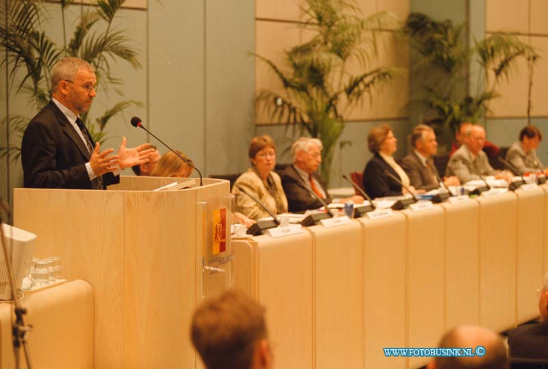 99100619.jpg - DE DORDTENAAR :aftreden heykoop persconferentieDeze digitale foto blijft eigendom van FOTOPERSBURO BUSINK. Wij hanteren de voorwaarden van het N.V.F. en N.V.J. Gebruik van deze foto impliceert dat u bekend bent  en akkoord gaat met deze voorwaarden bij publicatie.EB/ETIENNE BUSINK