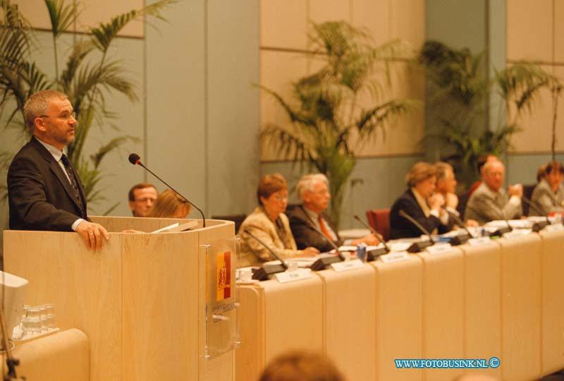 99100620.jpg - DE DORDTENAAR :aftreden heykoop persconferentieDeze digitale foto blijft eigendom van FOTOPERSBURO BUSINK. Wij hanteren de voorwaarden van het N.V.F. en N.V.J. Gebruik van deze foto impliceert dat u bekend bent  en akkoord gaat met deze voorwaarden bij publicatie.EB/ETIENNE BUSINK