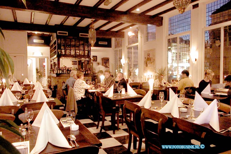 99101105.jpg - DE STEM VAN DORDT :Dordrecht:11-10-1999:bistro de lachende gans a cupersingel 389/spuiweg.Deze digitale foto blijft eigendom van FOTOPERSBURO BUSINK. Wij hanteren de voorwaarden van het N.V.F. en N.V.J. Gebruik van deze foto impliceert dat u bekend bent  en akkoord gaat met deze voorwaarden bij publicatie.EB/ETIENNE BUSINK