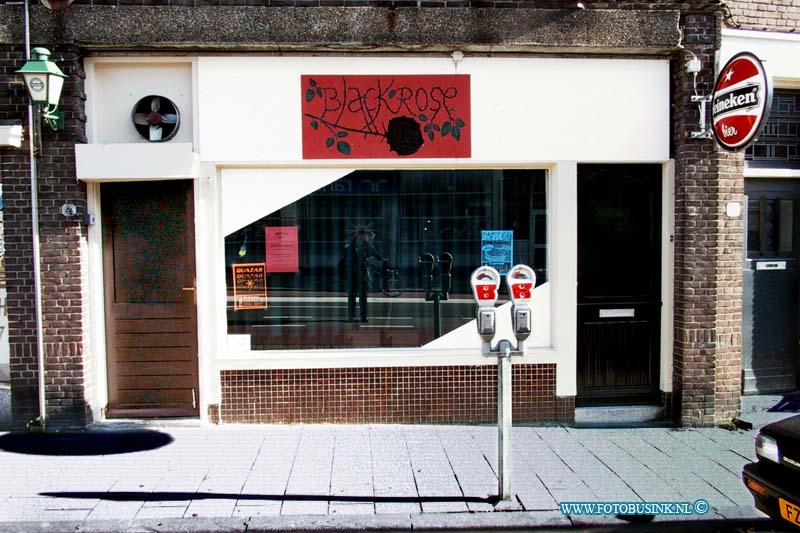 99101901.jpg - DE STEM VAN DORDT :Dordrecht:19-10-1999:cafe black rose spuiweg dordrechtDeze digitale foto blijft eigendom van FOTOPERSBURO BUSINK. Wij hanteren de voorwaarden van het N.V.F. en N.V.J. Gebruik van deze foto impliceert dat u bekend bent  en akkoord gaat met deze voorwaarden bij publicatie.EB/ETIENNE BUSINK