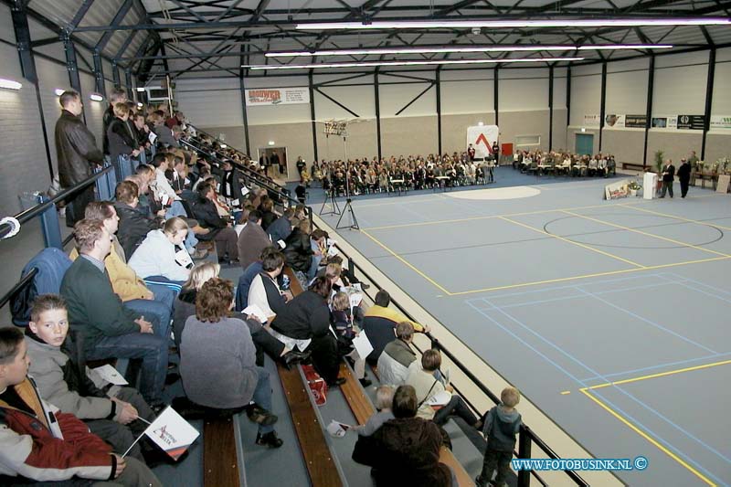 99110606.jpg - DE STEM VAN DORDT :Dordrecht:06-1-1999:officele opening nieuwe sporthal aan de gravensingel dubbeldam bij korfbal vereneging delta sportingDeze digitale foto blijft eigendom van FOTOPERSBURO BUSINK. Wij hanteren de voorwaarden van het N.V.F. en N.V.J. Gebruik van deze foto impliceert dat u bekend bent  en akkoord gaat met deze voorwaarden bij publicatie.EB/ETIENNE BUSINK