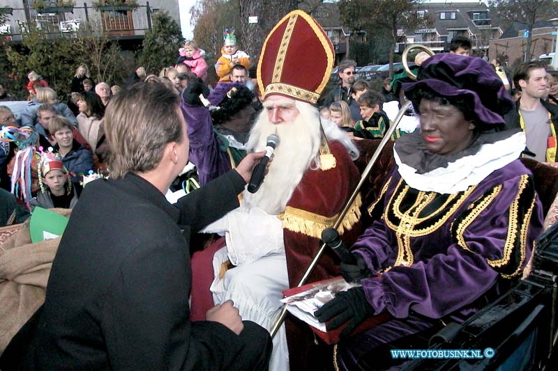 99111302.jpg - DE DORDTENAAR :Zwijndrecht:13-11-1999:aankomst sinterklaas in zwijndrecht op het veerplein en ontvangen door joop en gino teutenberg.Deze digitale foto blijft eigendom van FOTOPERSBURO BUSINK. Wij hanteren de voorwaarden van het N.V.F. en N.V.J. Gebruik van deze foto impliceert dat u bekend bent  en akkoord gaat met deze voorwaarden bij publicatie.EB/ETIENNE BUSINK