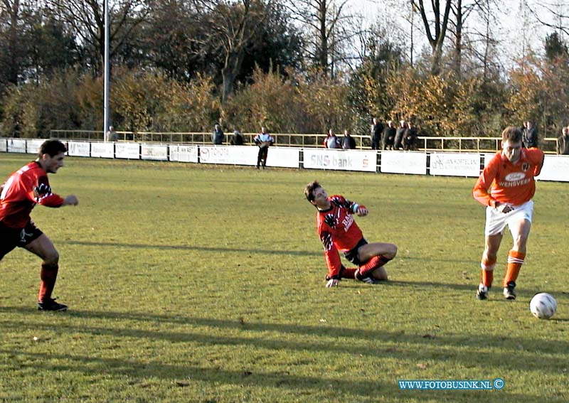 99111416.jpg - HET KONTAKT:Alblasserdam:14-11-1999:voetbalwestrijd sportpark souburgh alblasserdam westrijd alblaserdam/stadspoldersDeze digitale foto blijft eigendom van FOTOPERSBURO BUSINK. Wij hanteren de voorwaarden van het N.V.F. en N.V.J. Gebruik van deze foto impliceert dat u bekend bent  en akkoord gaat met deze voorwaarden bij publicatie.EB/ETIENNE BUSINK