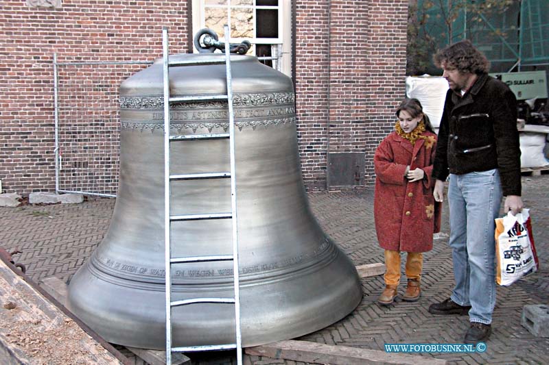 99111505.jpg - WFA :Dordrecht:15-11-1999:de grooste beiaard van europa wordt in de grote kerk toren van dordrecht gehessen. de kloken moeten het neiuwe millinium in weiden tijdens oud en nieuw.Deze digitale foto blijft eigendom van FOTOPERSBURO BUSINK. Wij hanteren de voorwaarden van het N.V.F. en N.V.J. Gebruik van deze foto impliceert dat u bekend bent  en akkoord gaat met deze voorwaarden bij publicatie.EB/ETIENNE BUSINK