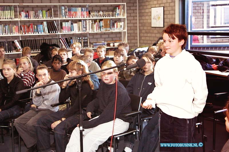 99111910.jpg - DE STEM VAN DORDT :Zwijndrecht:19-11-1999:bibiotheek wc walburg zwijndrecht gesprek met school jeugt over wat zou ik doen als ik de baas van zwijndrecht zou zijnDeze digitale foto blijft eigendom van FOTOPERSBURO BUSINK. Wij hanteren de voorwaarden van het N.V.F. en N.V.J. Gebruik van deze foto impliceert dat u bekend bent  en akkoord gaat met deze voorwaarden bij publicatie.EB/ETIENNE BUSINK