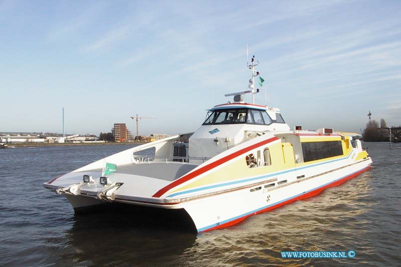 99120106.jpg - NETWERK/STADSVERVOER :Dordrecht:01-12-1999:Foto van de nieuwe waterbus: dordrechtDeze digitale foto blijft eigendom van FOTOPERSBURO BUSINK. Wij hanteren de voorwaarden van het N.V.F. en N.V.J. Gebruik van deze foto impliceert dat u bekend bent  en akkoord gaat met deze voorwaarden bij publicatie.EB/ETIENNE BUSINK