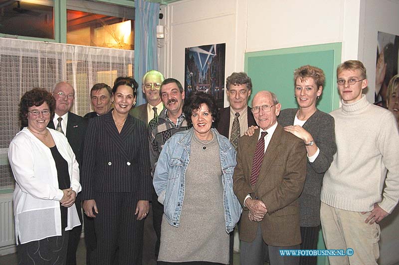 99121008.jpg - DE HIER ZWIJNDRECHT :Zwijndrecht:10-12-1999:onderscheidingen uitrijking bij de lunnehof duivenvoordezwijndrechtDeze digitale foto blijft eigendom van FOTOPERSBURO BUSINK. Wij hanteren de voorwaarden van het N.V.F. en N.V.J. Gebruik van deze foto impliceert dat u bekend bent  en akkoord gaat met deze voorwaarden bij publicatie.EB/ETIENNE BUSINK