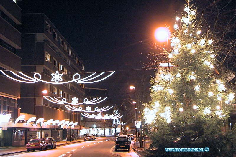 99121619.jpg - DE DORDTENAAR :Dordrecht:16-12-1999:het achterom in dordrecht in de kerst verlichtingDeze digitale foto blijft eigendom van FOTOPERSBURO BUSINK. Wij hanteren de voorwaarden van het N.V.F. en N.V.J. Gebruik van deze foto impliceert dat u bekend bent  en akkoord gaat met deze voorwaarden bij publicatie.EB/ETIENNE BUSINK