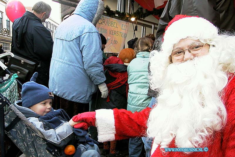 99121801.jpg - DE DORDTENAAR :Dordrecht:18-12-1999:dortse kerstmakrt grotekerksbuurt/voorstraatDeze digitale foto blijft eigendom van FOTOPERSBURO BUSINK. Wij hanteren de voorwaarden van het N.V.F. en N.V.J. Gebruik van deze foto impliceert dat u bekend bent  en akkoord gaat met deze voorwaarden bij publicatie.EB/ETIENNE BUSINK