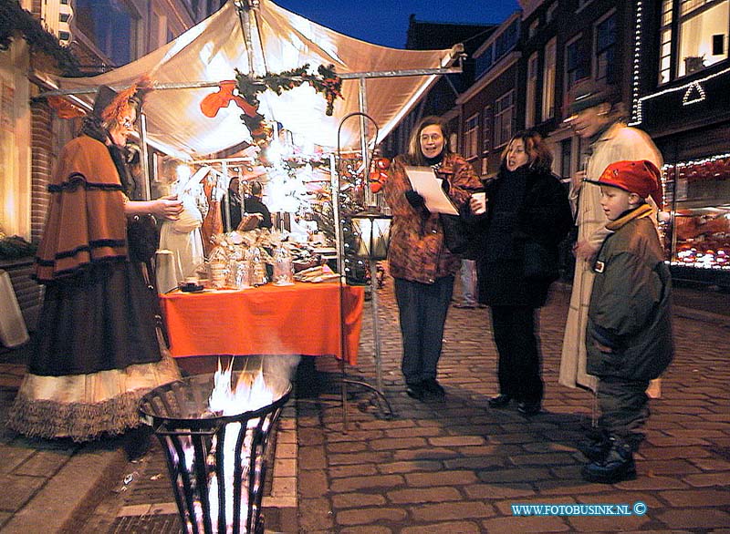 99121808.jpg - DE STEM VAN DORDT :Dordrecht:18-12-1999:dortse kerstmakrt grotekerksbuurt/voorstraatDeze digitale foto blijft eigendom van FOTOPERSBURO BUSINK. Wij hanteren de voorwaarden van het N.V.F. en N.V.J. Gebruik van deze foto impliceert dat u bekend bent  en akkoord gaat met deze voorwaarden bij publicatie.EB/ETIENNE BUSINK