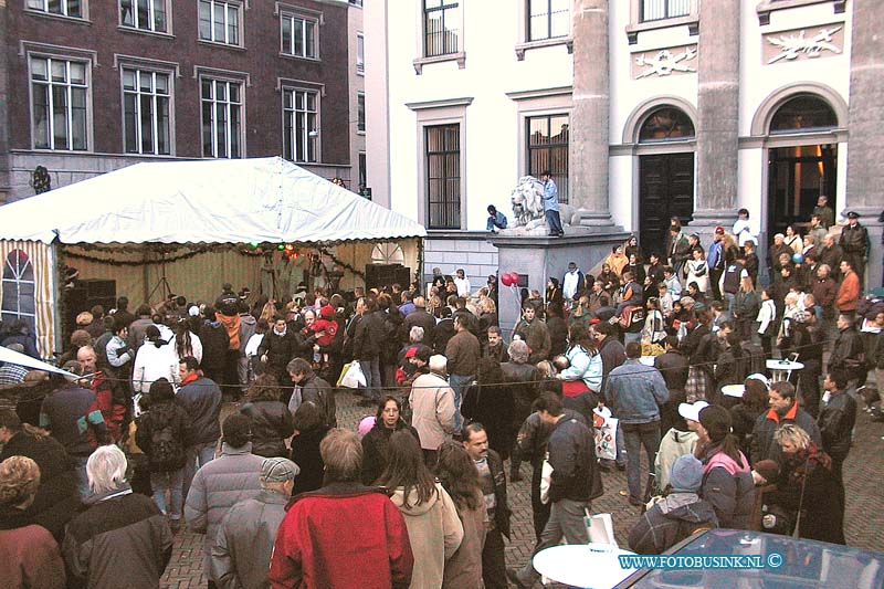 99121810.jpg - DE STEM VAN DORDT :Dordrecht:18-12-1999:dortse kerstmakrt grotekerksbuurt/voorstraatDeze digitale foto blijft eigendom van FOTOPERSBURO BUSINK. Wij hanteren de voorwaarden van het N.V.F. en N.V.J. Gebruik van deze foto impliceert dat u bekend bent  en akkoord gaat met deze voorwaarden bij publicatie.EB/ETIENNE BUSINK