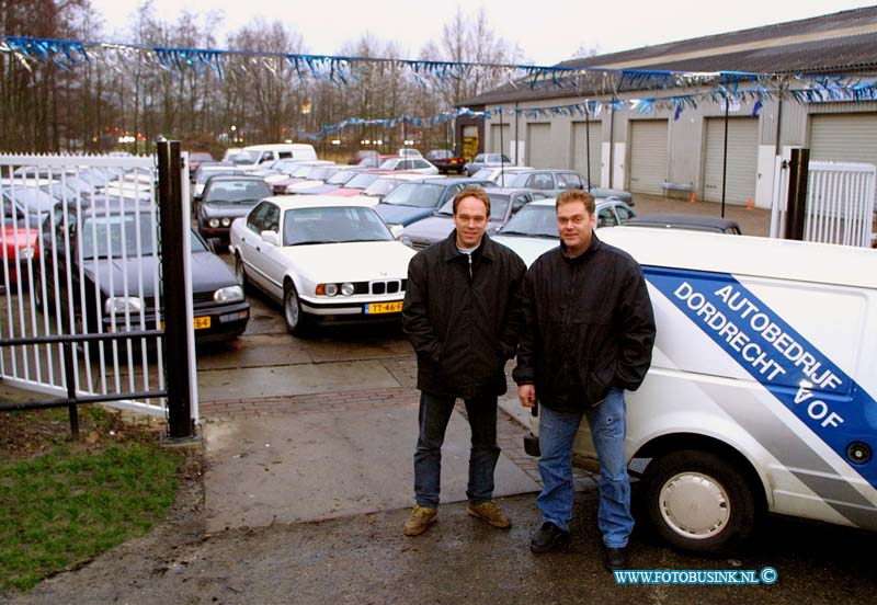 01010801.jpg - DORDTCENTRAAL :Dordrecht:08-01-2001:rijkstraatweg 40 autohandel dordrecht de heren marco en michel eigenaars Deze digitale foto blijft eigendom van FOTOPERSBURO BUSINK. Wij hanteren de voorwaarden van het N.V.F. en N.V.J. Gebruik van deze foto impliceert dat u bekend bent  en akkoord gaat met deze voorwaarden bij publicatie.EB/ETIENNE BUSINK